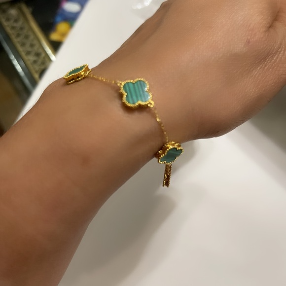 18K Solid Yellow Gold Green Clover Bracelet - Picture 2 of 11